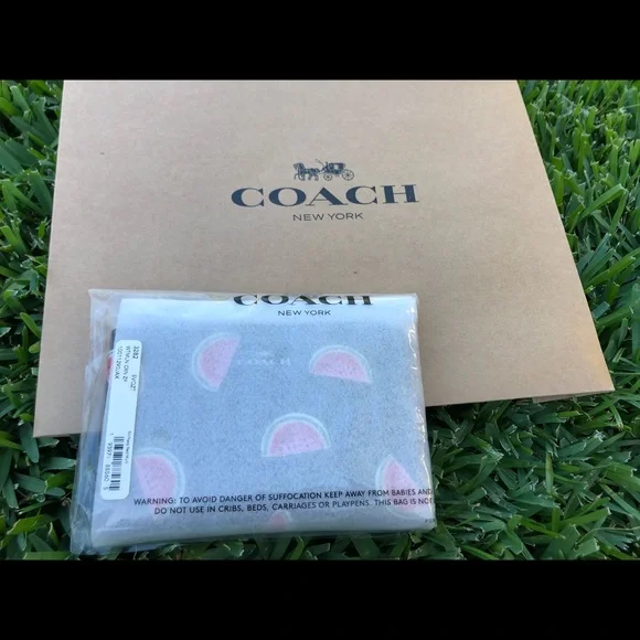 🍉New Coach Watermelon Print Corner Zip Wristlet🍉 - Picture 2 of 15